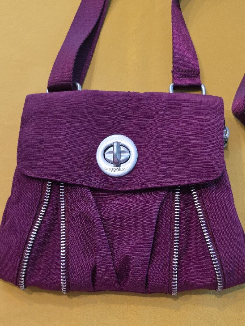 NWOT ▪︎ Baggallini Tokyo Mini Crossbody Bag ▪ Purple Plum Nylon Expandable Purse
